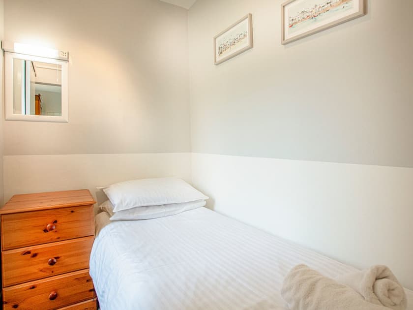 Single bedroom | Apartment Eleven - Broadshade Holiday Apartments, Paignton