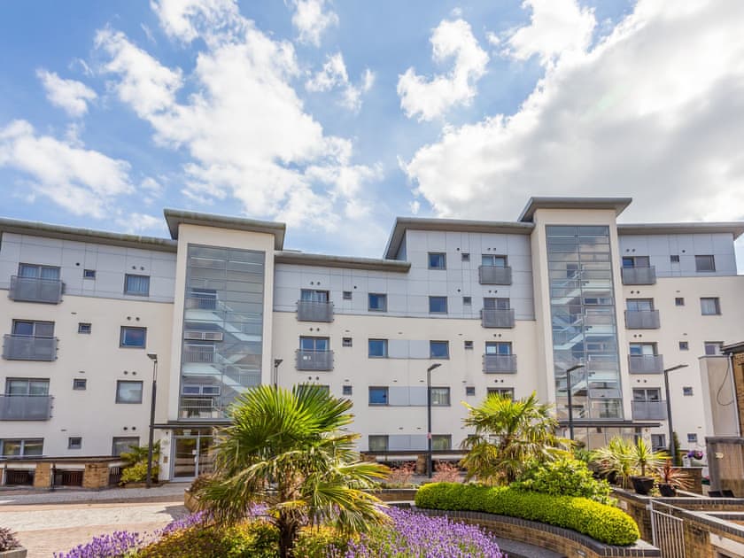 Setting | Captain’s Rest, Poole