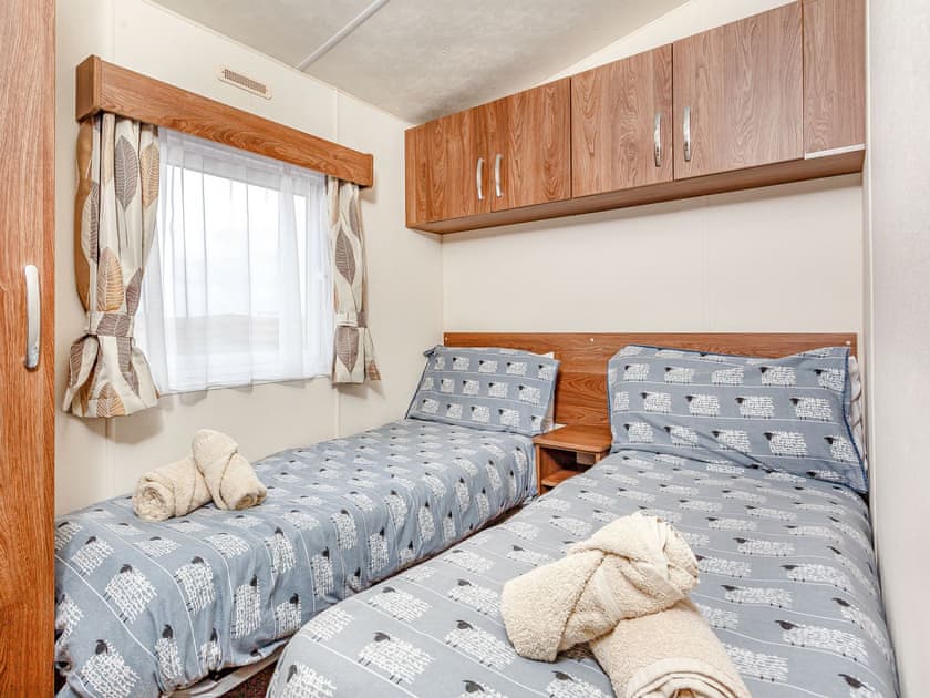 Twin bedroom | Swona - Harrow Lodges John O’Groats, Mey, near Thurso