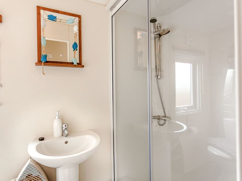 Shower room | Swona - Harrow Lodges John O’Groats, Mey, near Thurso