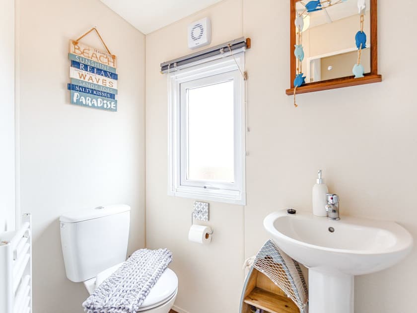 Shower room | Swona - Harrow Lodges John O’Groats, Mey, near Thurso