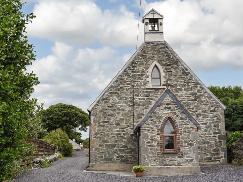 Exterior | Sant Pedr, Amlwch