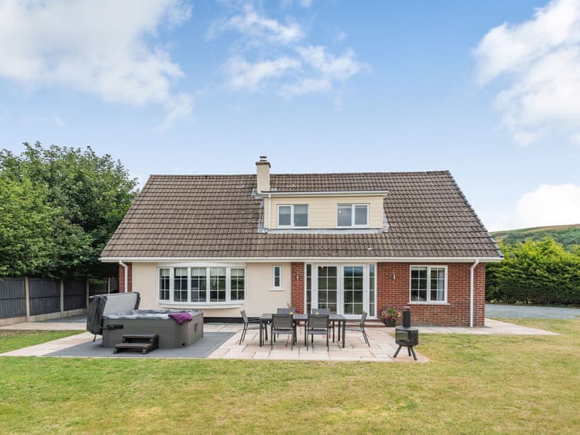 Exterior | Pennant, Llanerfyl, near Welshpool