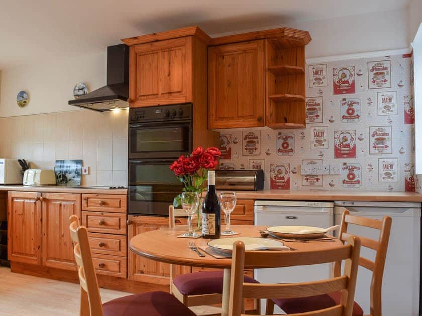 Kitchen/diner | Glossoms Lodge, Thorpe Arnold