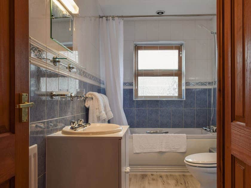 Bathroom | Glossoms Lodge, Thorpe Arnold