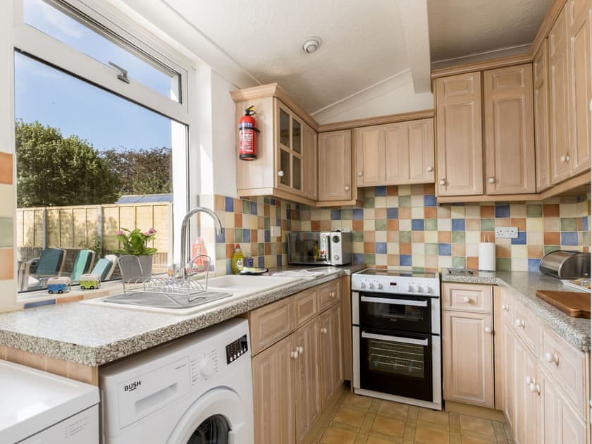 Kitchen | Lake Retreat - Quay Holidays, Hamworthy