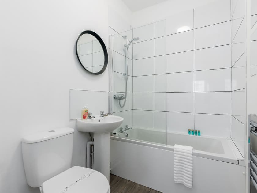 Bathroom | Lake Retreat - Quay Holidays, Hamworthy