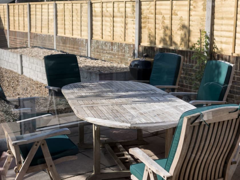 Outdoor eating area | Lake Retreat - Quay Holidays, Hamworthy