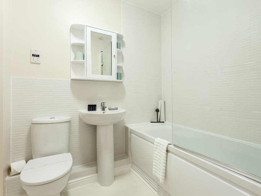 Bathroom | Coxswain’s Cabin, Poole