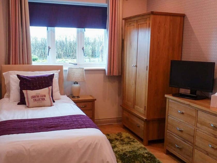Twin bedroom | Bodrydd - Bodrydd, Rhoshirwaun, near Pwllheli