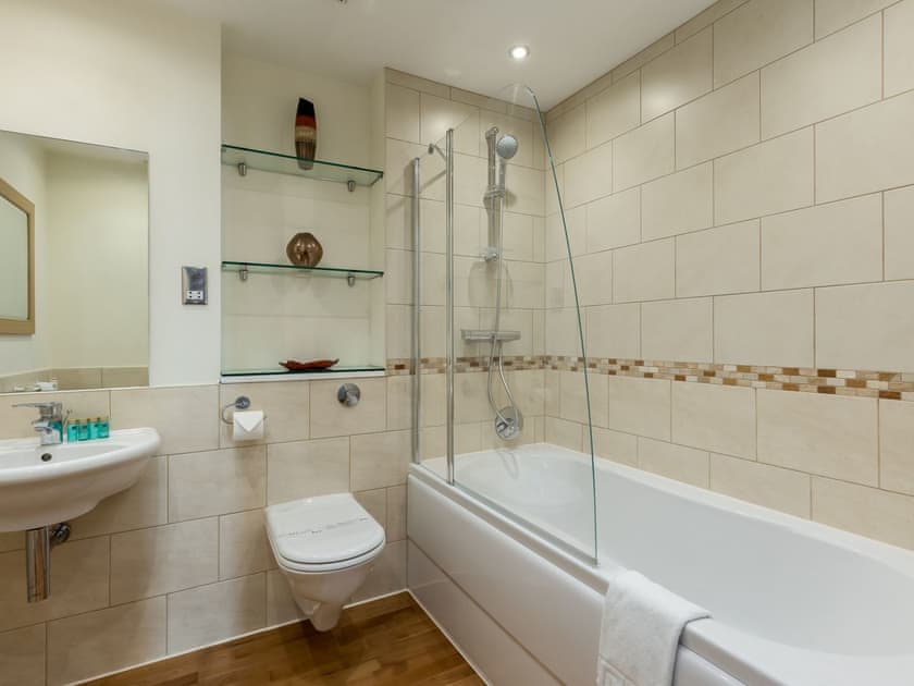 Bathroom | Perfect Harbour Views, Poole