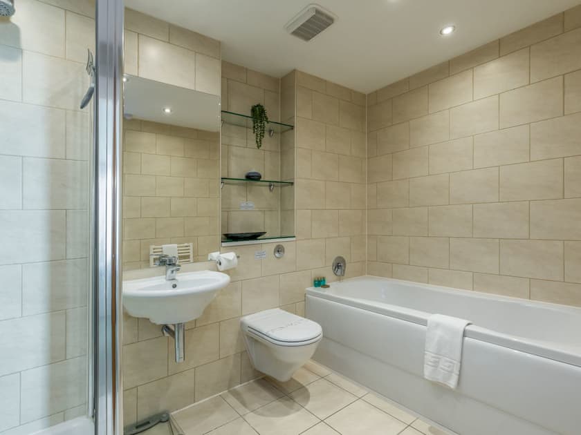 Bathroom | Perfect Harbour Views, Poole