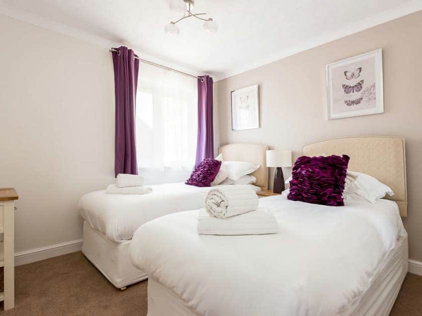 Twin bedroom | Sanderling, Poole