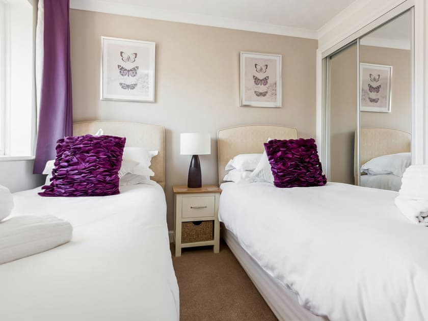 Twin bedroom | Sanderling, Poole