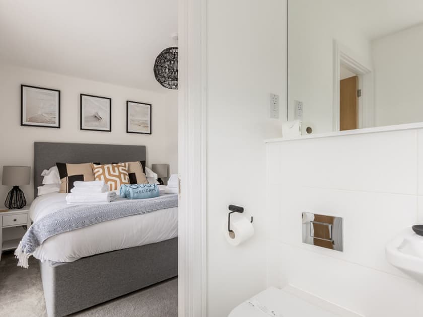 En-suite | Seas the Day, Poole