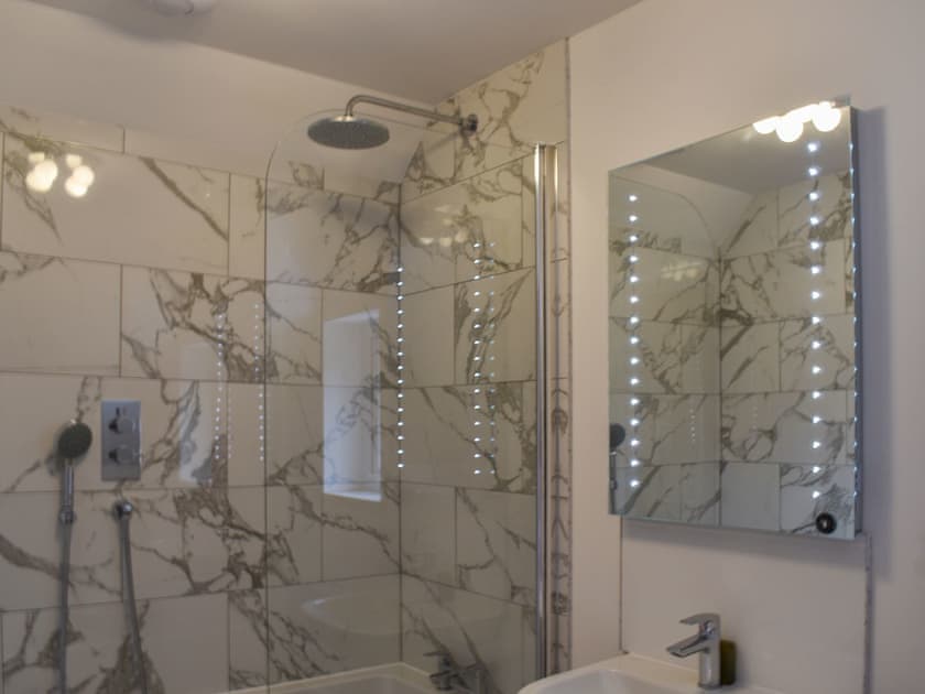 En-suite | An DÃ²bhran - Dornie Croft, Dornie