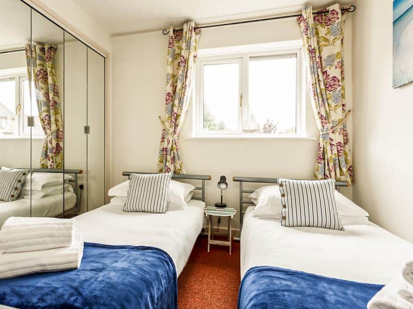 Twin bedroom | Dolphin Cottage, Poole