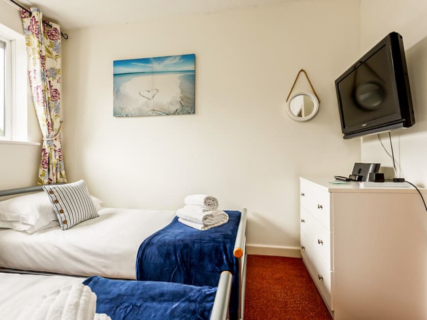 Twin bedroom | Dolphin Cottage, Poole