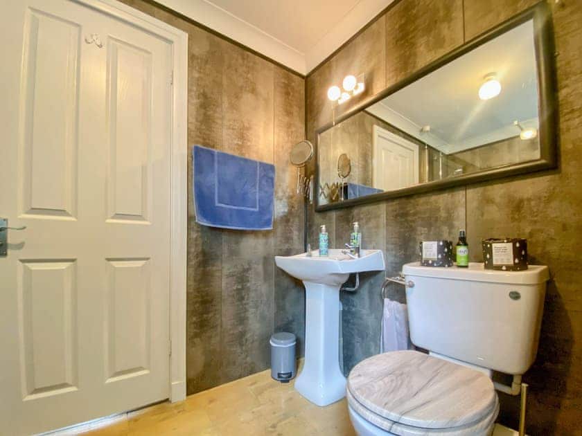 Shower room | Craigielea Cottage, Frome