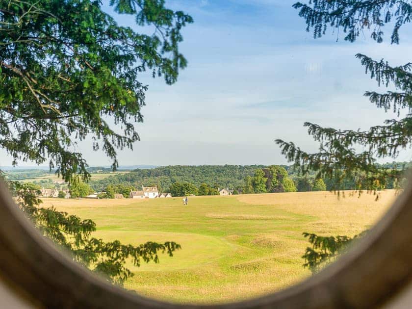 View | Apartment Hole 18 3/4, Stroud