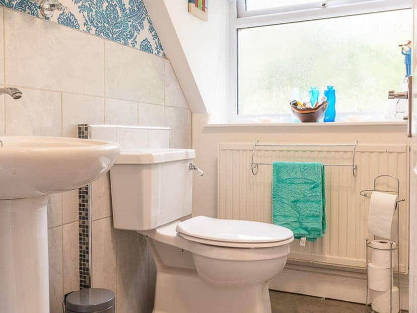 Shower room | Apartment Hole 18 3/4, Stroud
