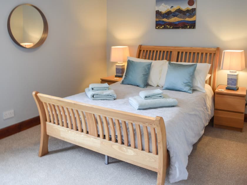Ground floor master bedroom | Tamarchan Lodge, Ballachulish