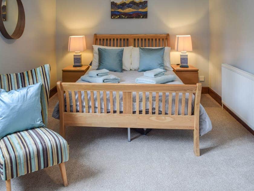 Ground floor master bedroom | Tamarchan Lodge, Ballachulish
