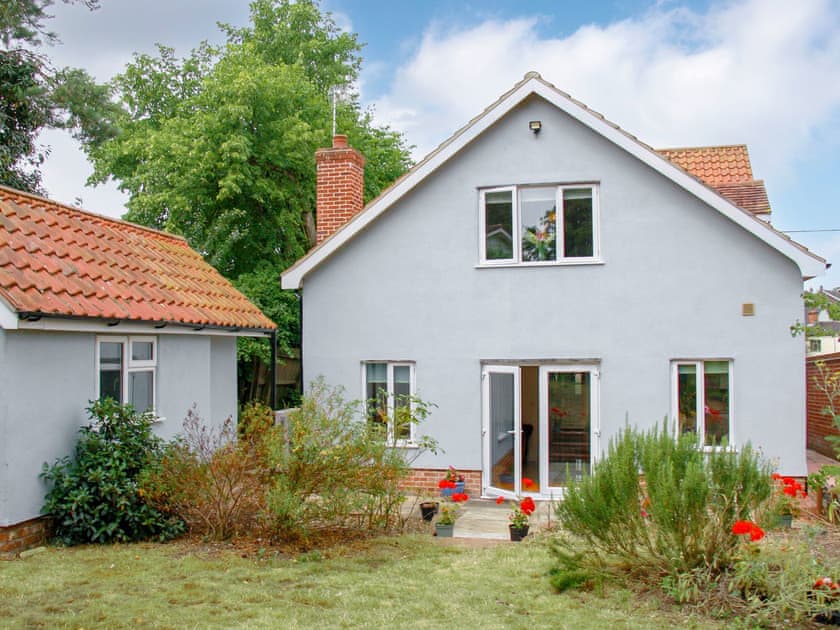 Nelly Cottage (ref UK40271) in Holton, near Halesworth