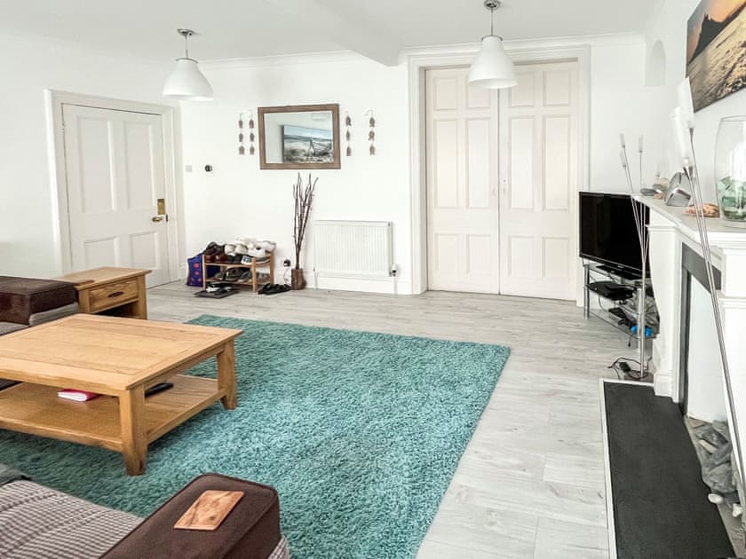Spacious living room with sliding doors to dining room, leading to the balcony and kitchen  | Seaglass, Marazion