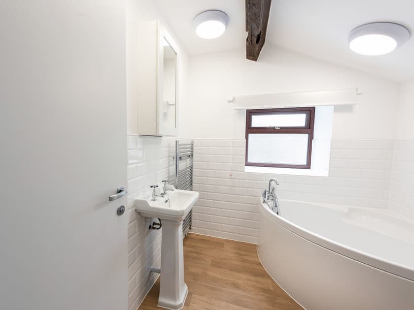 Bathroom | The Barnhouse - Hawes Brown Moor Cottages, Hawes