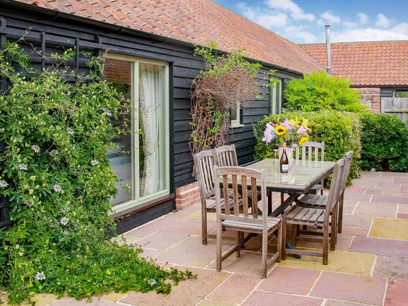 Outdoor area | Squirrel’s Drey - Manor Farm Barns, Witton, near Happisburgh