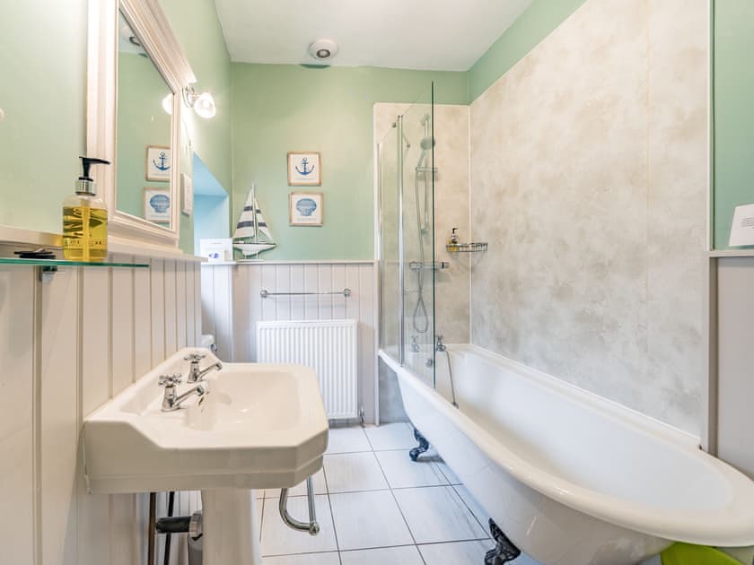 Bathroom | Peaseblossom House, Alnwick