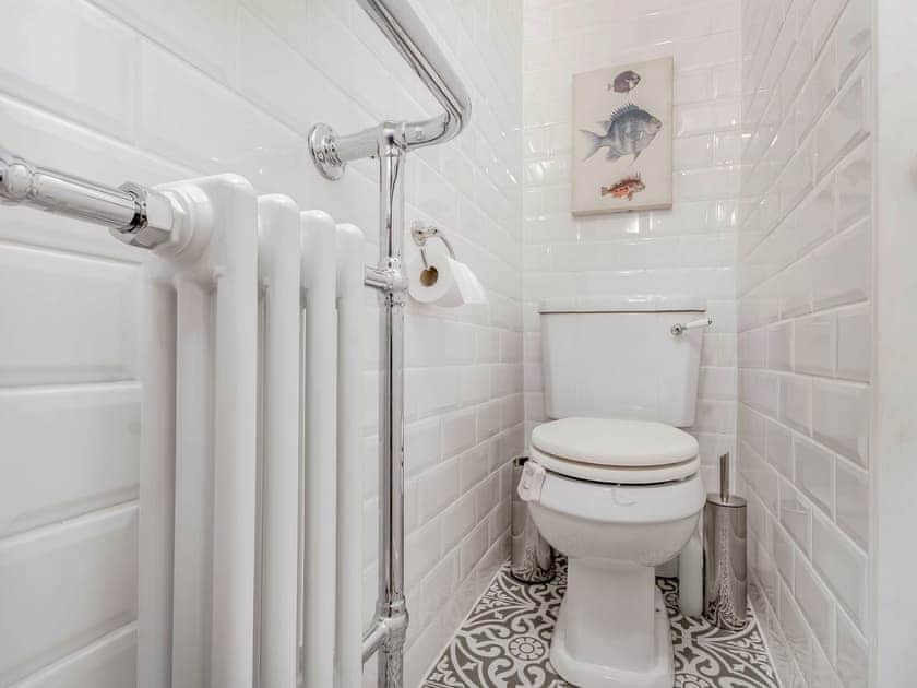 Bathroom | The Merry Gull, Whitby