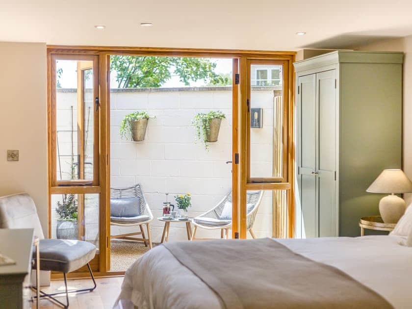 Double bedroom | The Old Workshop, Bidford On Avon