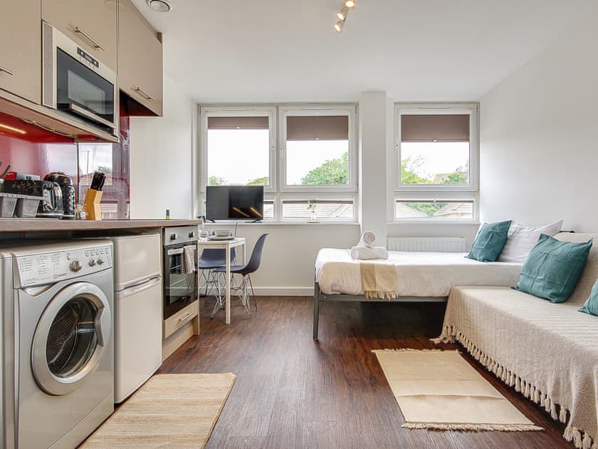 Open plan living space | Flat 12 - Hill House Studios, Bournemouth