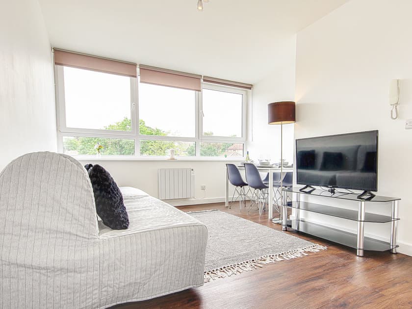 Open plan living space | Flat 13 - Hill House Studios, Bournemouth
