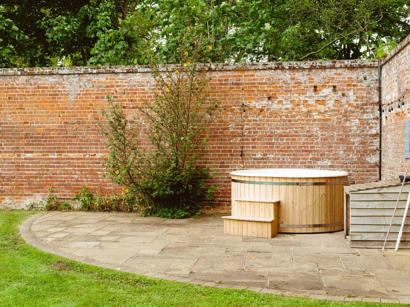 Hot tub | Estate Cottage, Worstead, near North Walsham