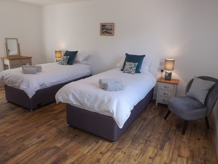 Ground floor twin bedroom | An t-Iolaire - Dornie Croft, Dornie