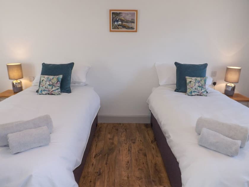Ground floor twin bedroom | An t-Iolaire - Dornie Croft, Dornie
