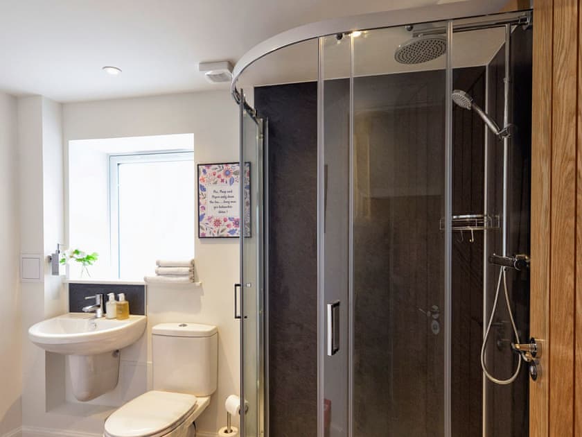 Shower room | Hope Cottage - Aberfeldy Cottages, Aberfeldy, near Pitlochry