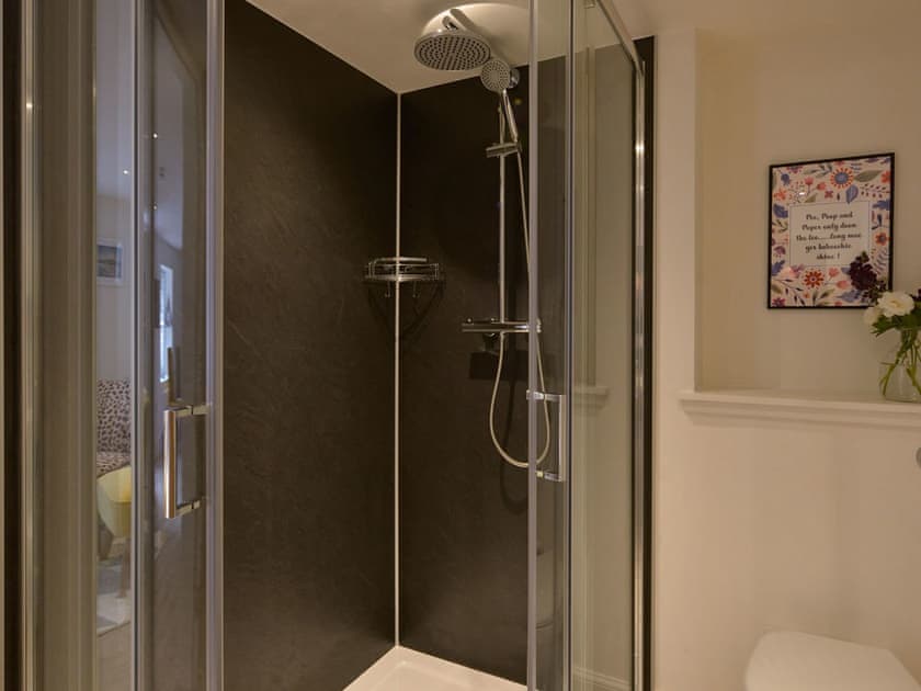 Shower room | Bonnie Cottage - Aberfeldy Cottages, Aberfeldy, near Pitlochry
