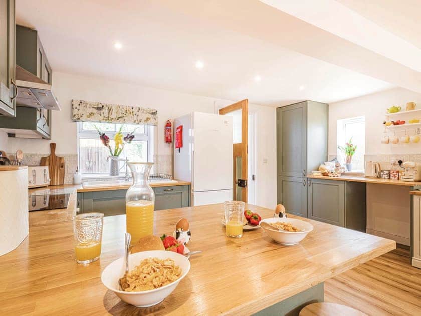 Kitchen Breakfast Bar  | Rosemary Cottage, Hickling, near Happisburgh