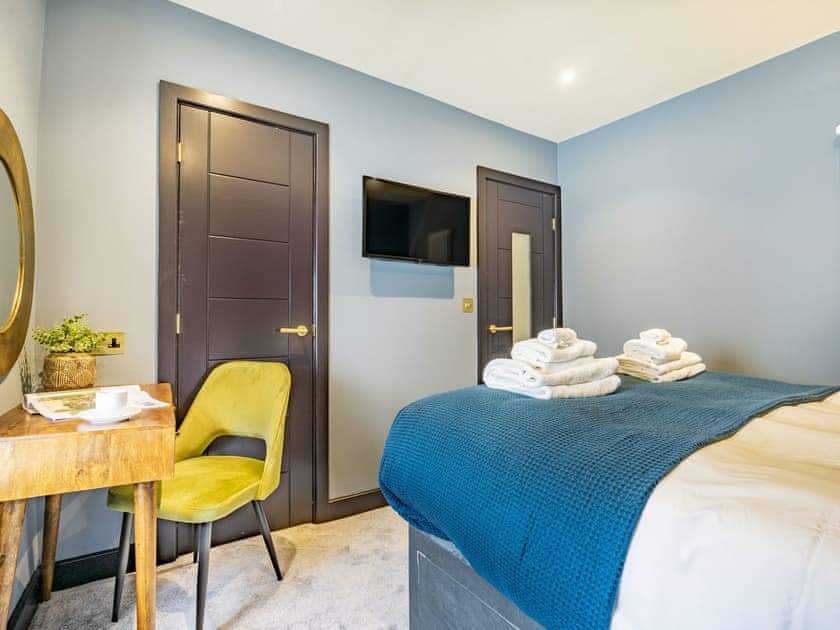 King size bedroom  | Millgate Fosse Cottage, Richmond