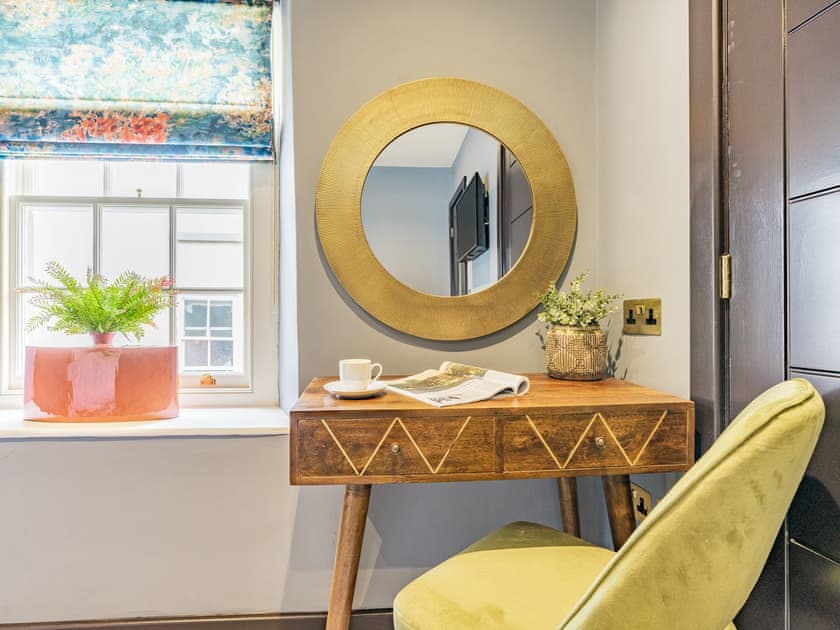 King size bedroom  | Millgate Fosse Cottage, Richmond