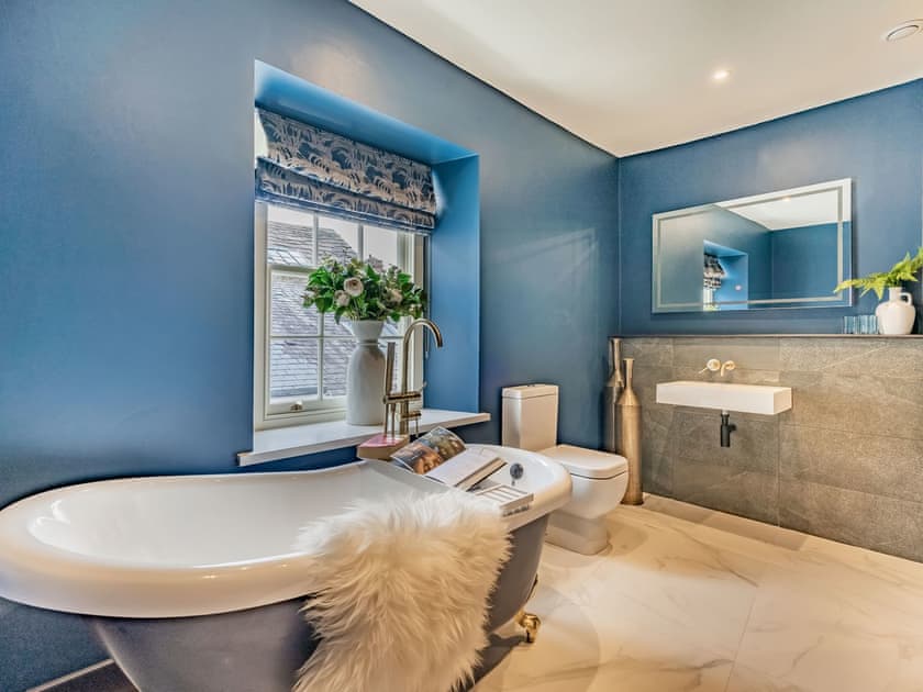 Bathroom with roll top bath and separate shower  | Millgate Fosse Cottage, Richmond