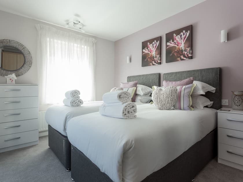 Twin bedroom | Jibe Ho, Poole