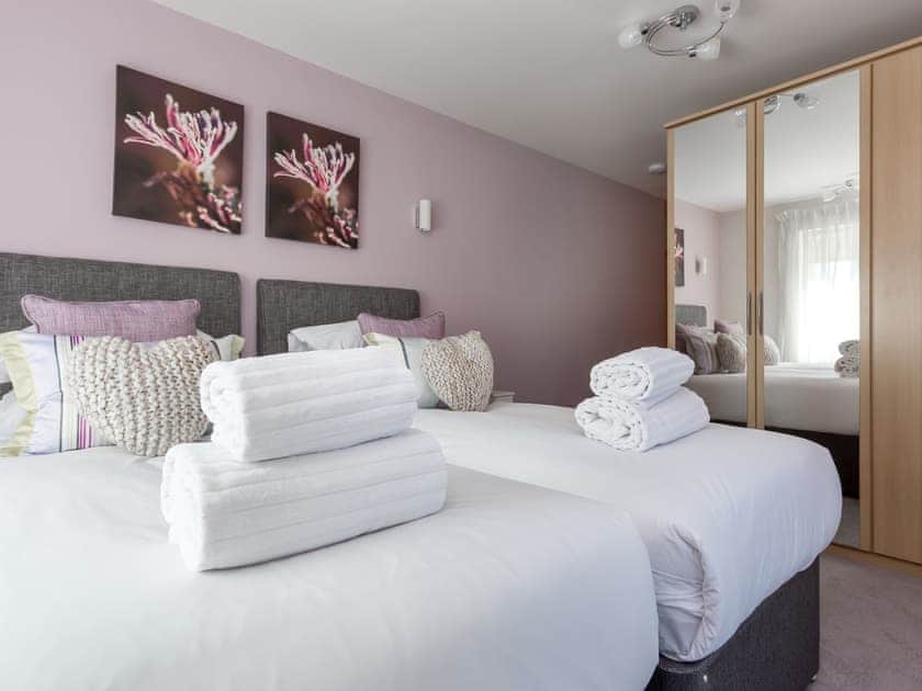 Twin bedroom | Jibe Ho, Poole