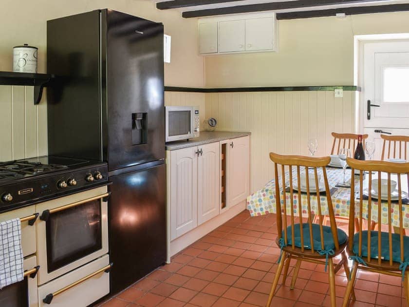 Kitchen/diner | Llys Elen Retreats - Llys Elen One - Llys Elen Cottages, Llanfairpwllgwyngyll