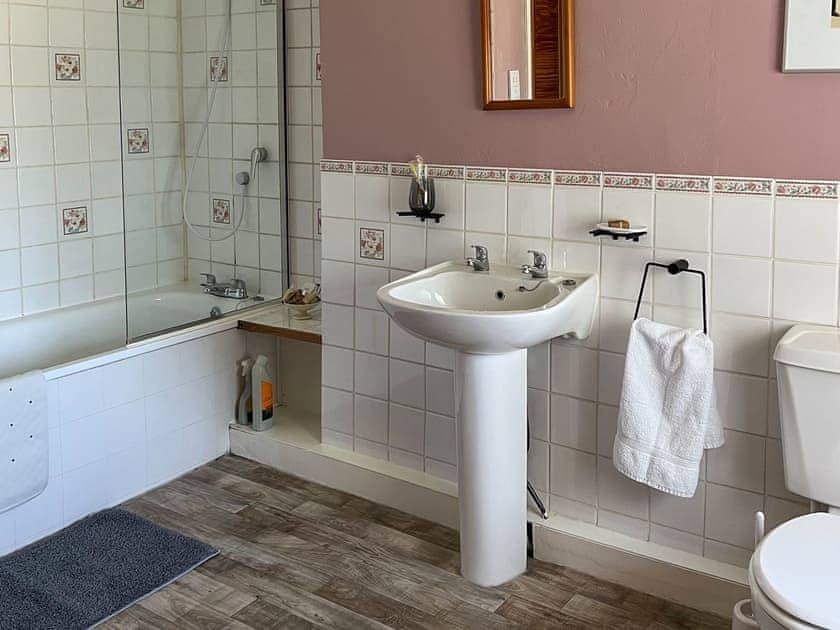 Bathroom | Commonwealth Cottage, Iron Acton, near Bristol