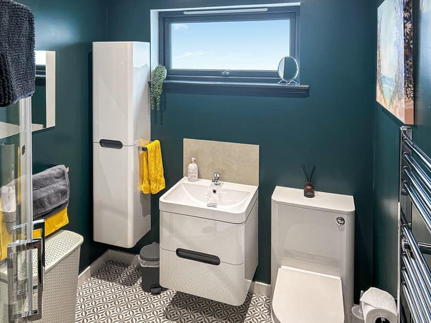 Bathroom | Cedar Cottage, Aboyne